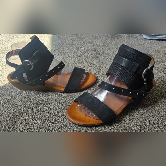 Miz Mooz Black Leather Farley Buckle Demi Wedge Sandal Womens Size 38 (US 7.5-8) - Picture 8 of 12